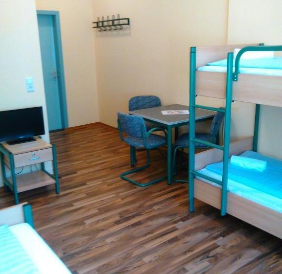 غرفة قياسية ثلاثية, Internationales Gästehaus