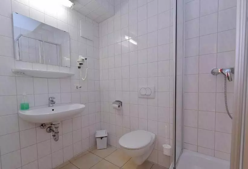 Standard Kolmen Hengen Huone, Internationales Gästehaus