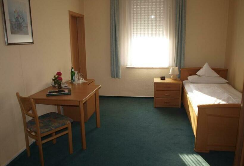 스탠다드 싱글 룸, Societät