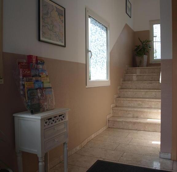 스탠다드 룸, Societät