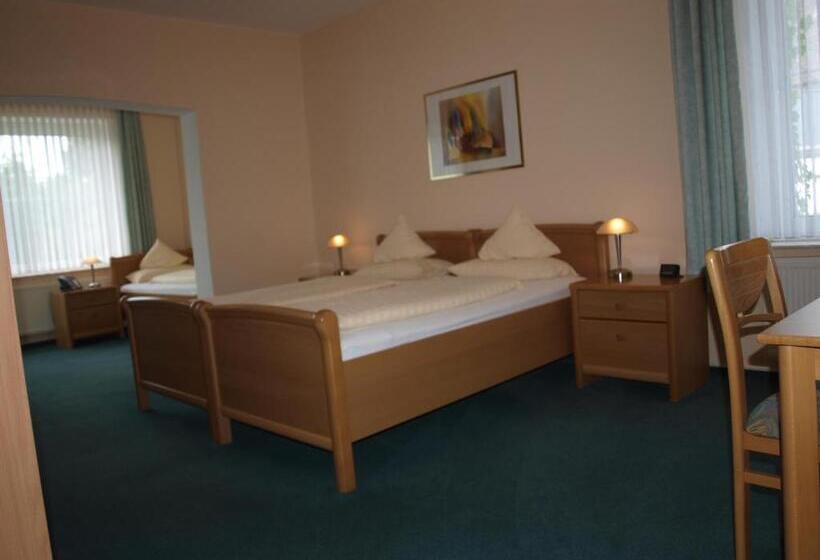 스탠다드 트리플 룸, Societät