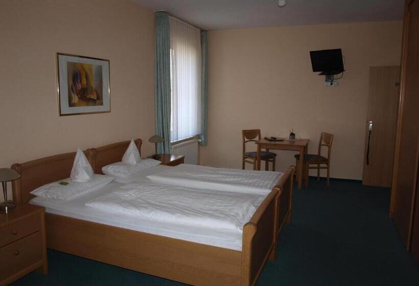 스탠다드 트리플 룸, Societät