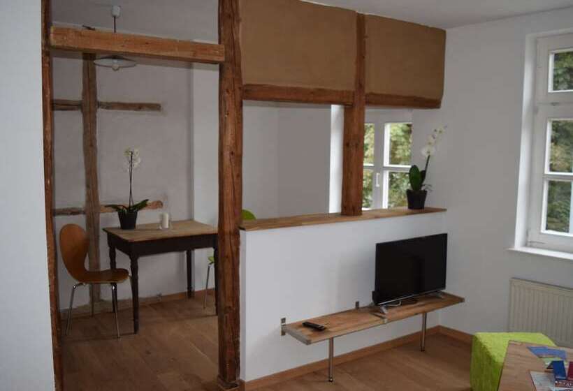 דירת חדר, Stella Apartments