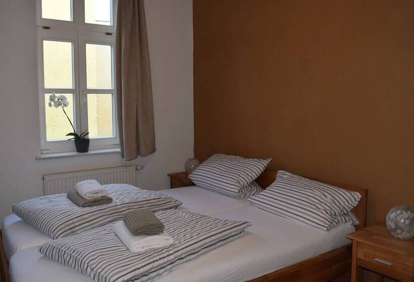 דירת חדר, Stella Apartments