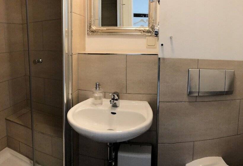 דירת חדר, Stella Apartments