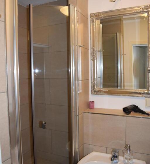 דירת חדר, Stella Apartments