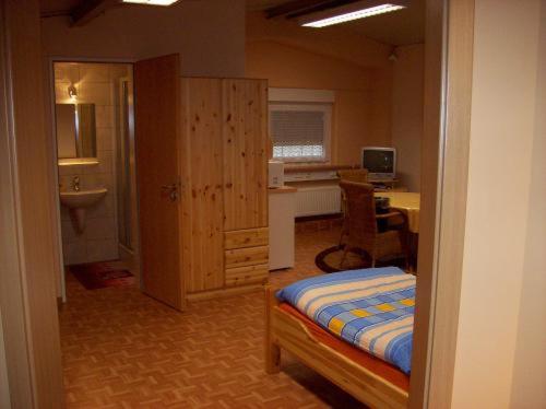 Семейный Номер, Econo Motel Goelzer