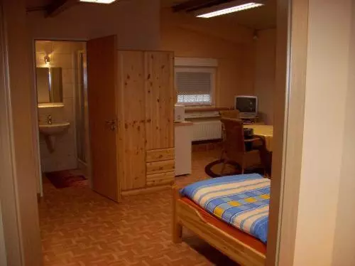 ファミリールーム, Econo Motel Goelzer