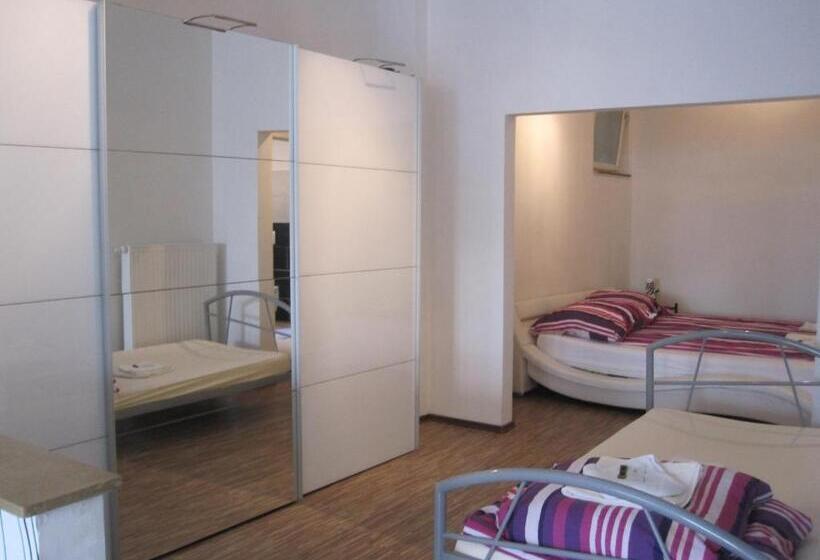 شقة غرفة واحدة, 12 Apostel