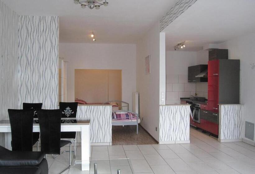 شقة غرفة واحدة, 12 Apostel