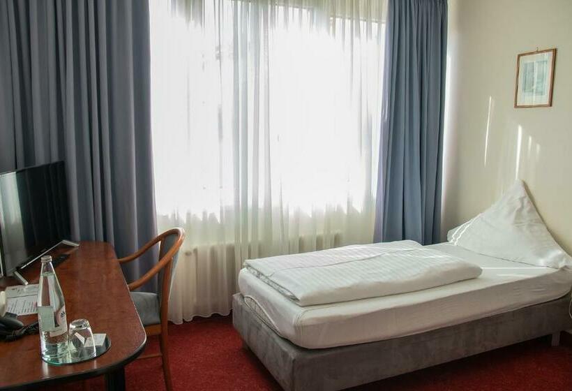Quarto Estandar Individual, Alpha