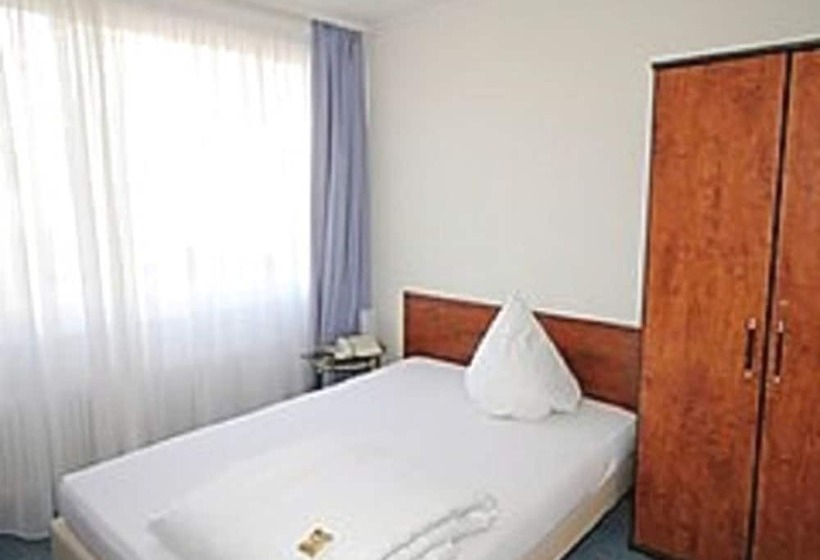 Quarto Estandar Individual, Alpha