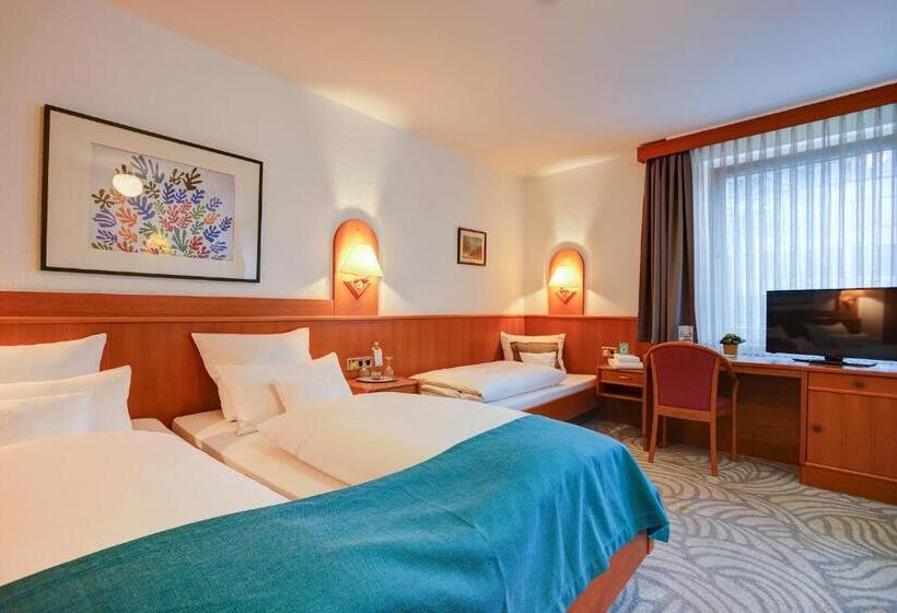 חדר סטנדרט לשלושה, Atlanta