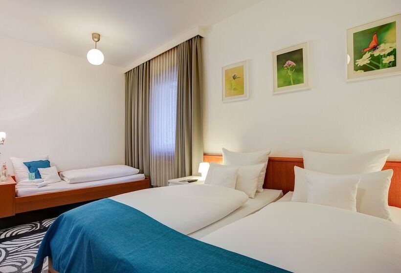 חדר סטנדרט לשלושה, Atlanta