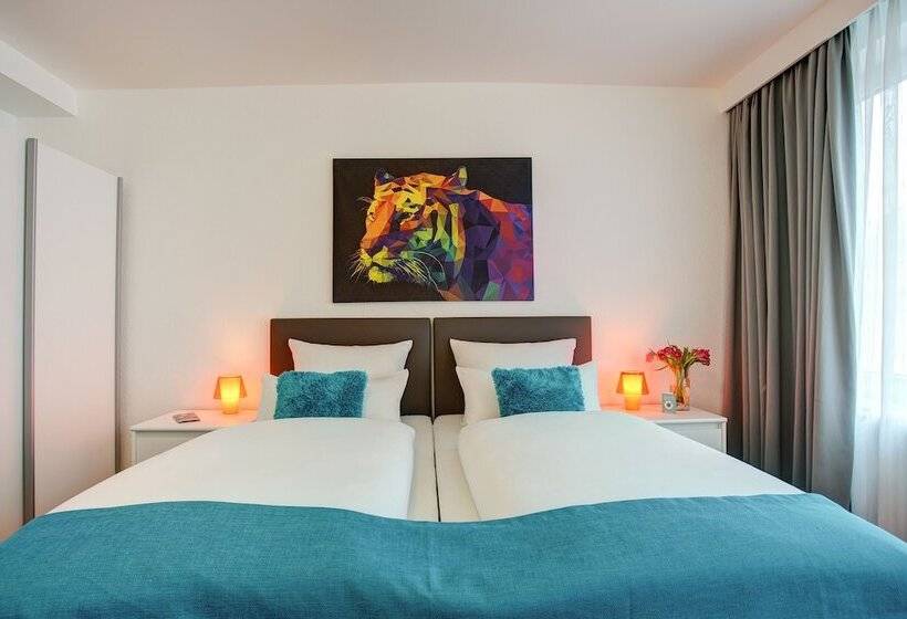 חדר סטנדרט לשלושה, Atlanta