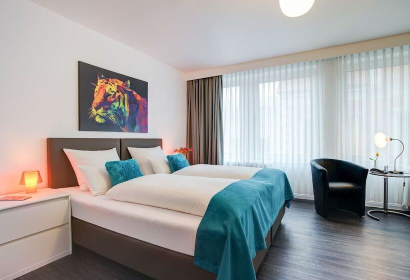 חדר סטנדרט לשלושה, Atlanta