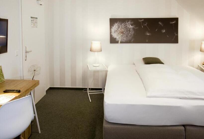 Номер Deluxe, Auszeit