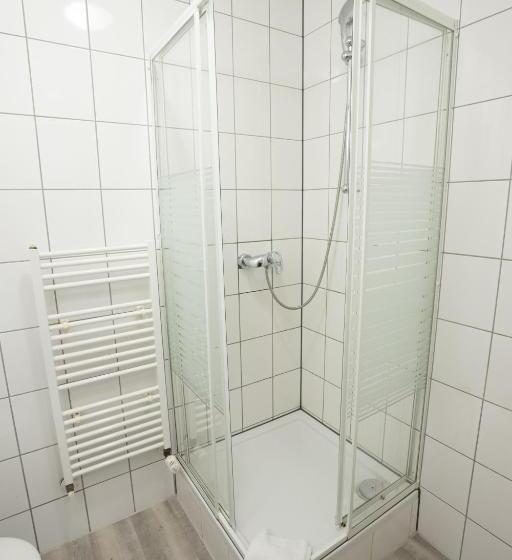 חדר סטנדרט לשלושה, Bergheim