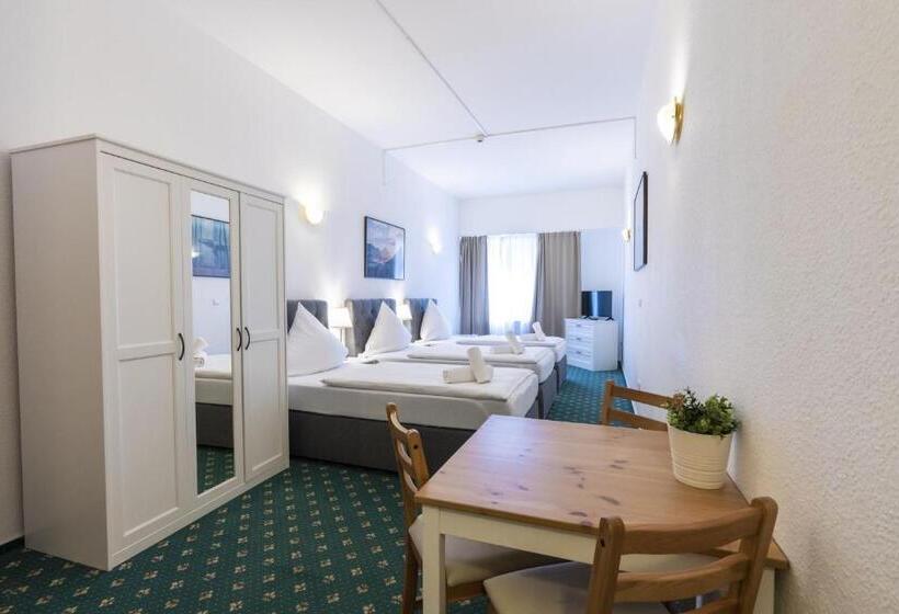 חדר סטנדרט לשלושה, Bergheim