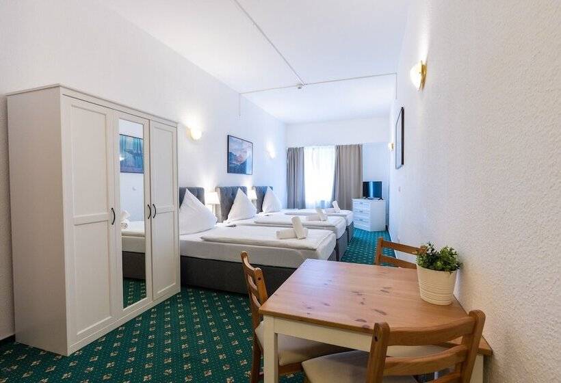 חדר סטנדרט לשלושה, Bergheim