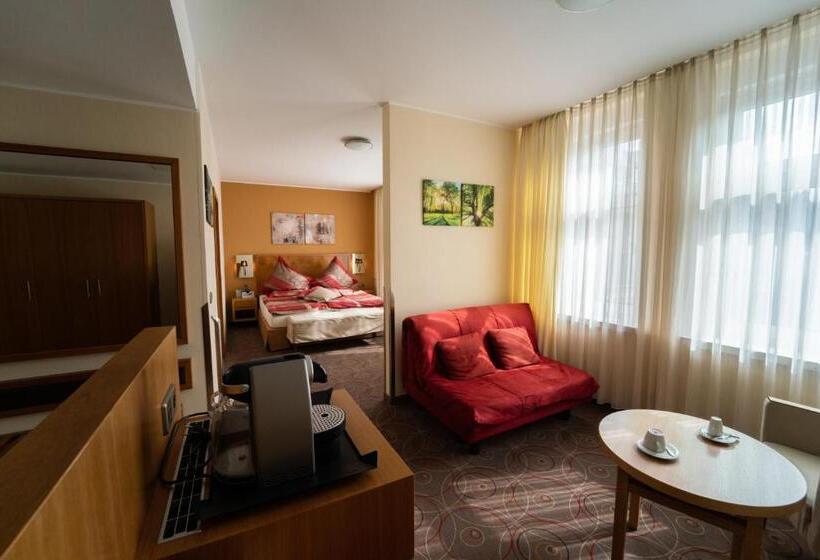 جناح, Blauer Engel