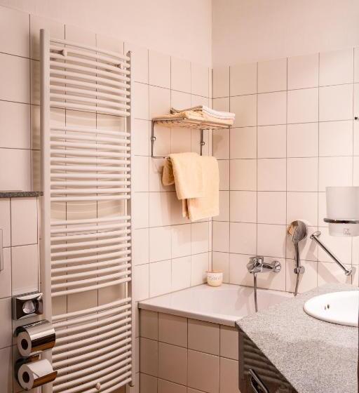 جناح, Blauer Engel