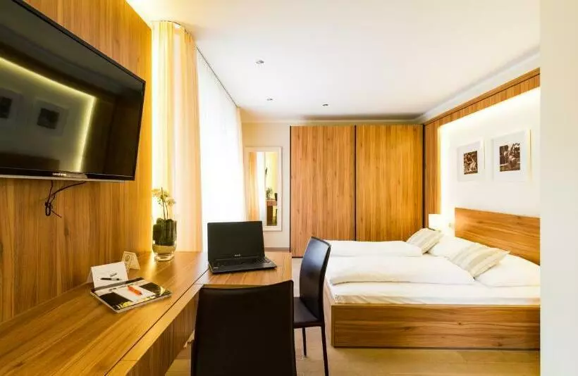 スタンダードスタジオ, Boardinghouse Mannheim