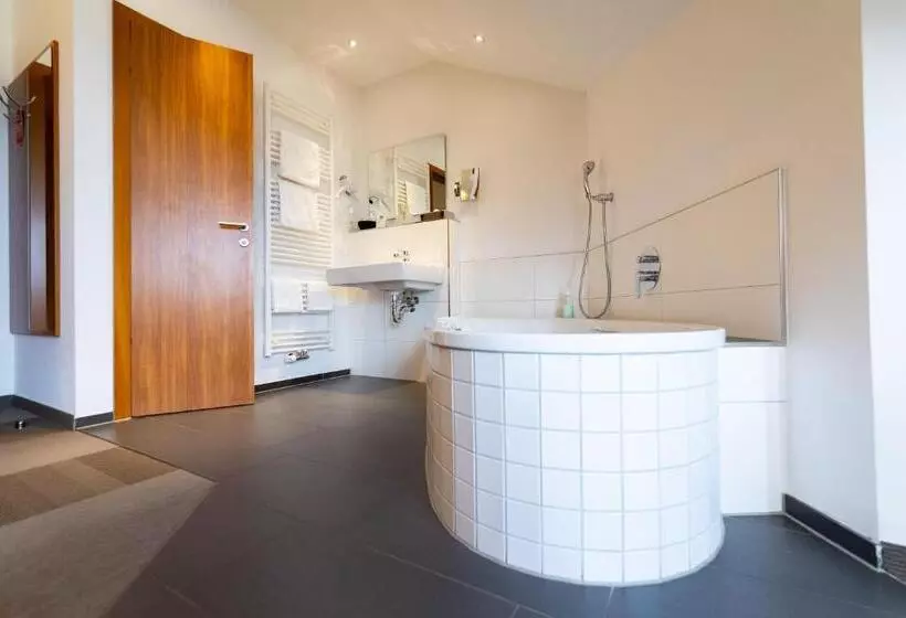 スイート, Darstein