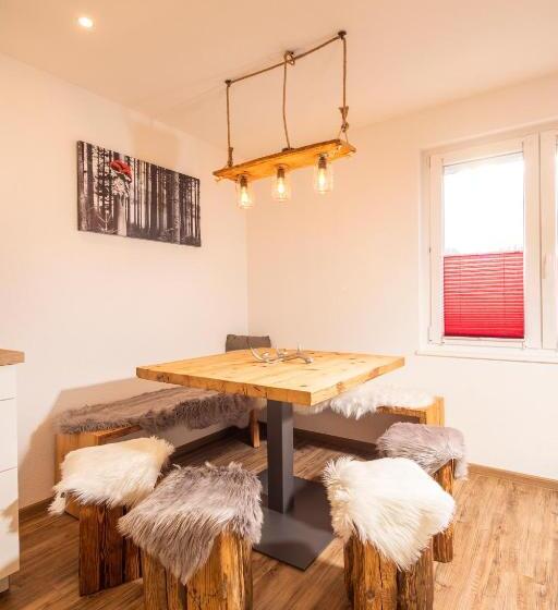 スタンダードスタジオ, Ferienwohnungen Rebstock