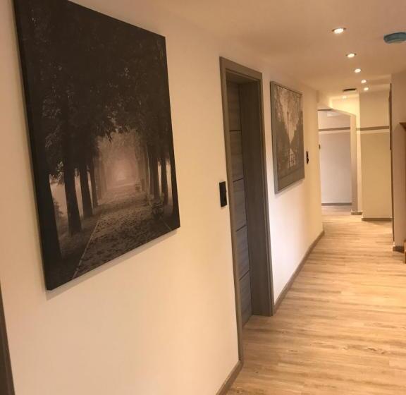 스탠다드 룸, Friedrich