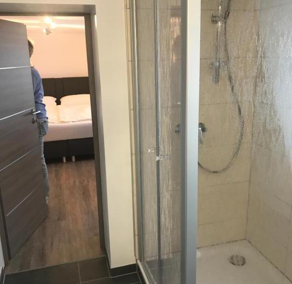 스탠다드 룸, Friedrich