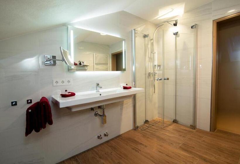 스탠다드 트리플 룸, Garni Jagerhof