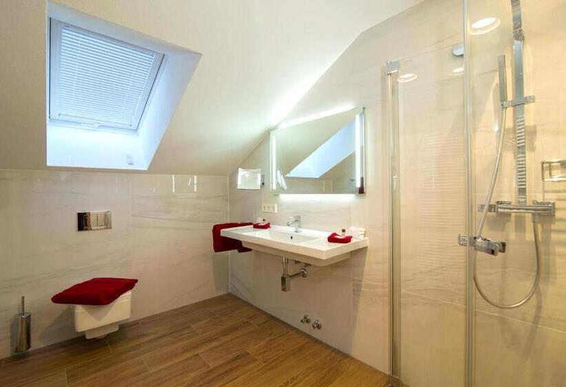 스탠다드 트리플 룸, Garni Jagerhof