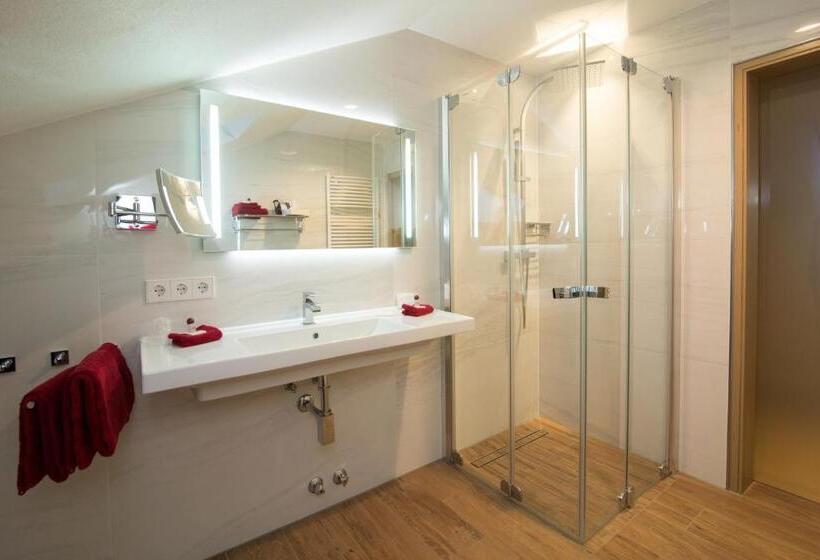 스탠다드 트리플 룸, Garni Jagerhof