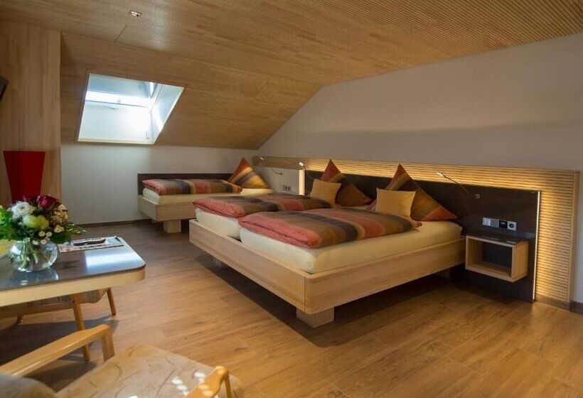 스탠다드 트리플 룸, Garni Jagerhof