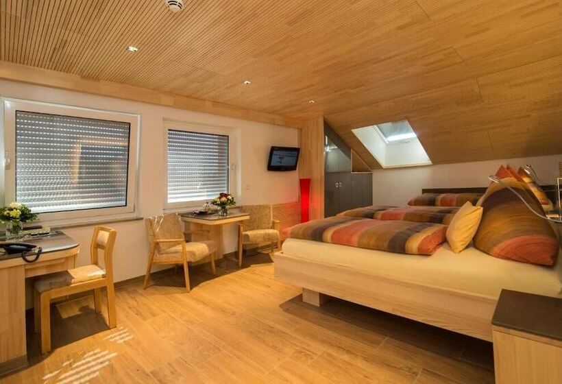 스탠다드 트리플 룸, Garni Jagerhof