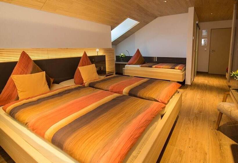 스탠다드 트리플 룸, Garni Jagerhof