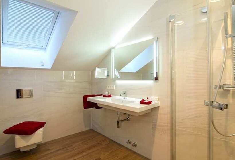 스탠다드 트리플 룸, Garni Jagerhof