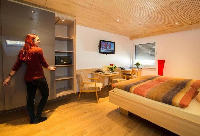 스탠다드 트리플 룸, Garni Jagerhof