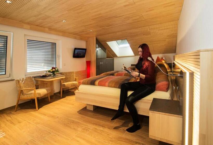 스탠다드 트리플 룸, Garni Jagerhof