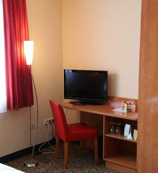 标准单人间, Matthias