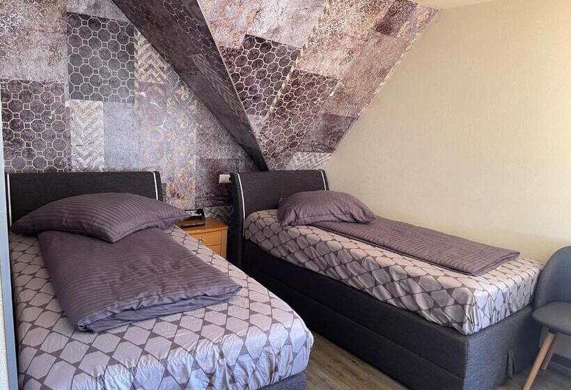 컴포트 룸, Mythos Apartments