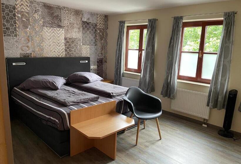 컴포트 룸, Mythos Apartments