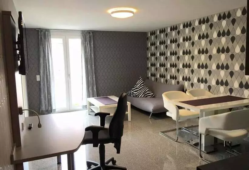１ベッドルームアパートメント, Mythos Apartments