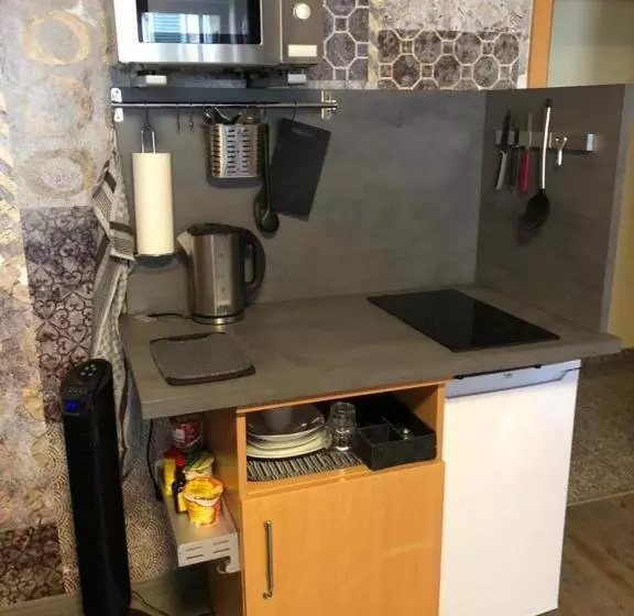 バルコニー付きスタンダードトリプルルーム, Mythos Apartments