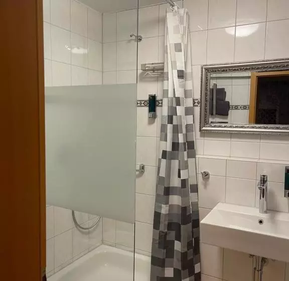 バルコニー付きスタンダードトリプルルーム, Mythos Apartments