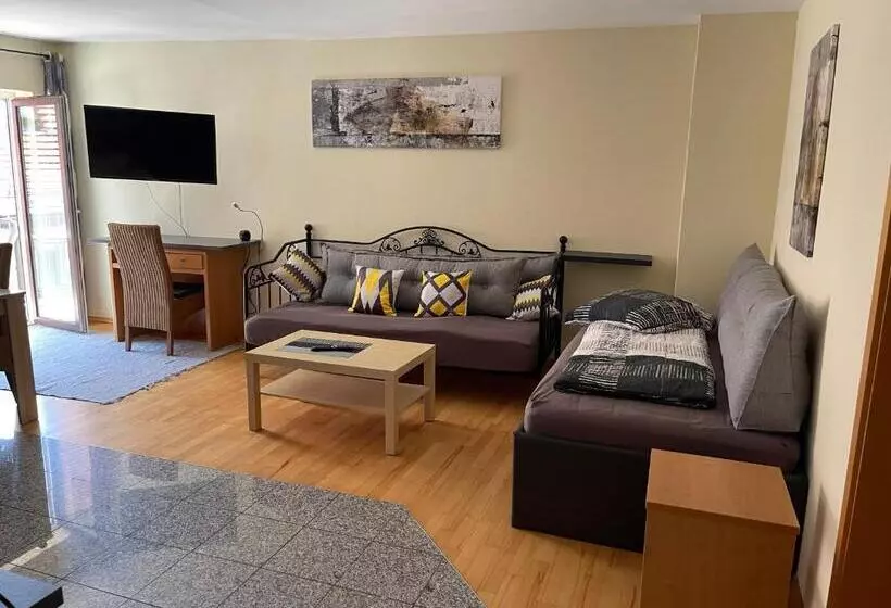 １ベッドルームアパートメント, Mythos Apartments