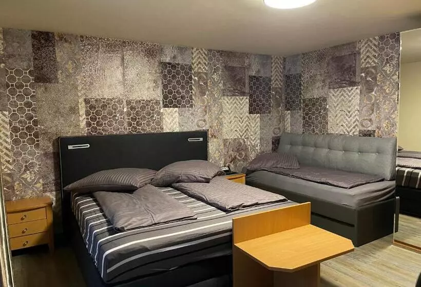 スタンダードトリプルルーム, Mythos Apartments