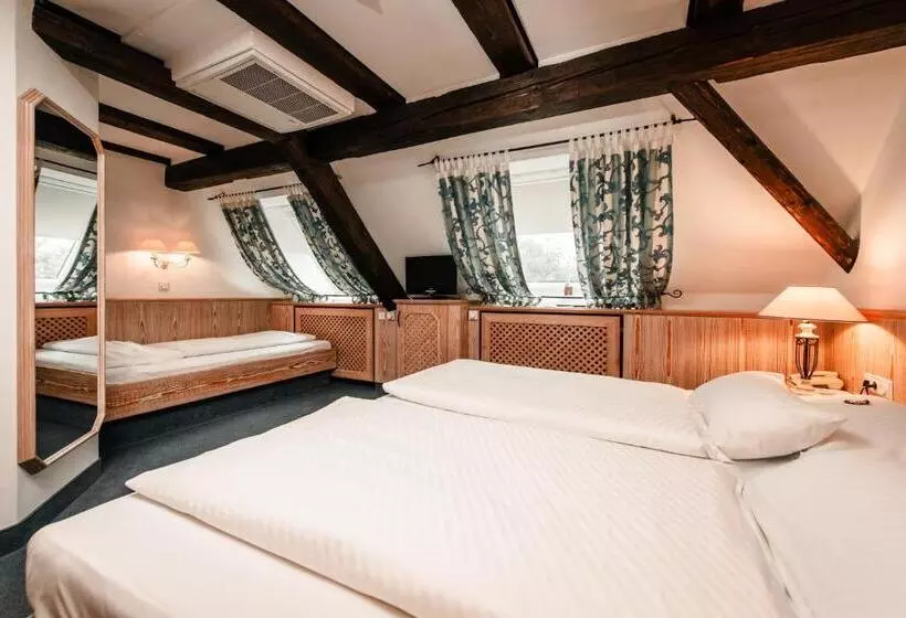 Standard Room King Size Bed, & Restaurant Ochsen Merklingen