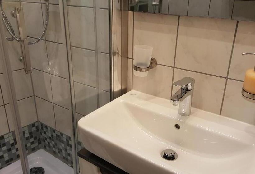 Habitació Estàndard, Exquisite